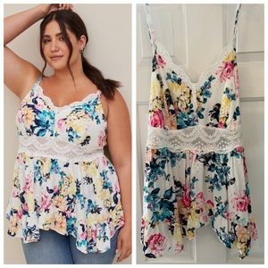 ⬇️Price Drop! Torrid babydoll floral eyelet top with lace detail